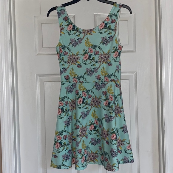 Spring/summer dress - Picture 2 of 5